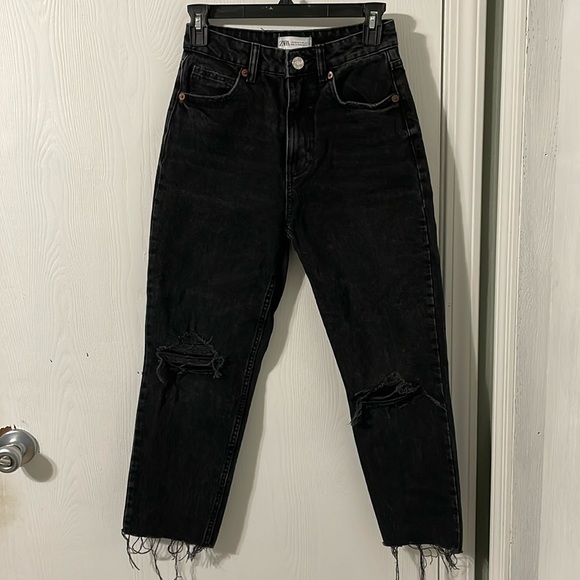 Zara NWOT Black Distressed Cropped Jeans High Rise Size 2 - Picture 1 of 6